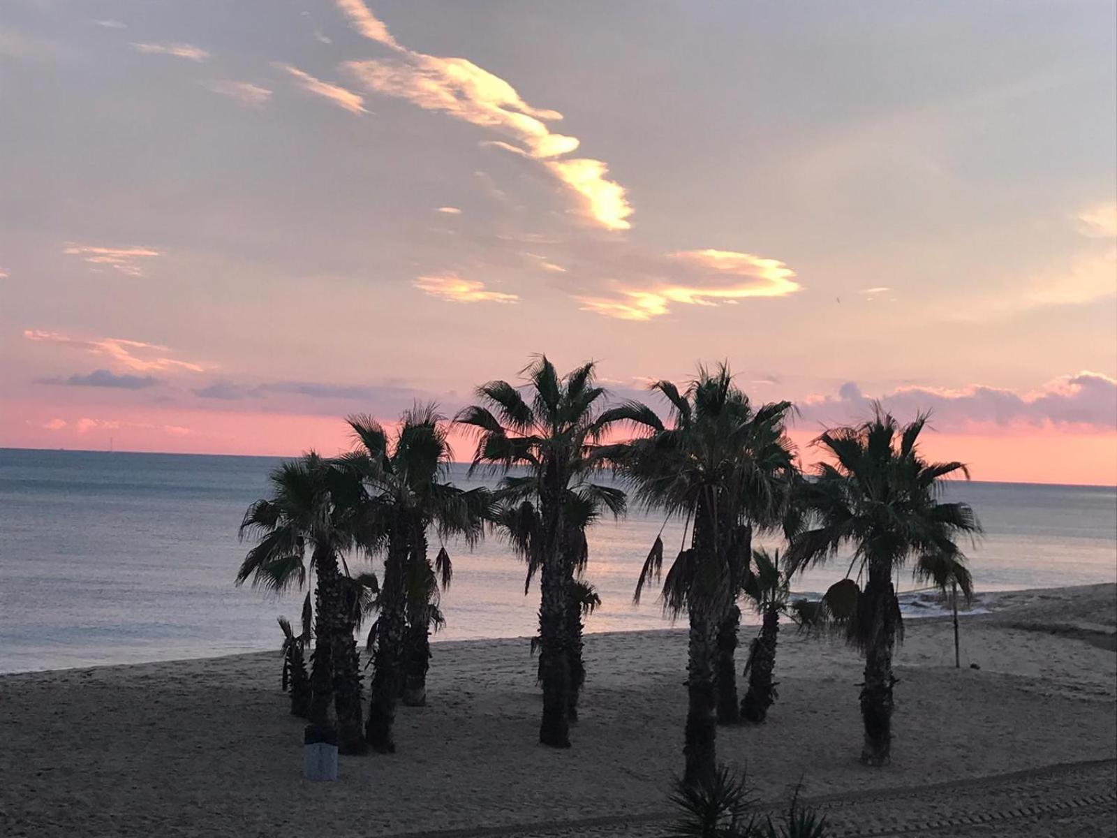 Encantador Apto En La Playa Coma-ruga Luaran gambar